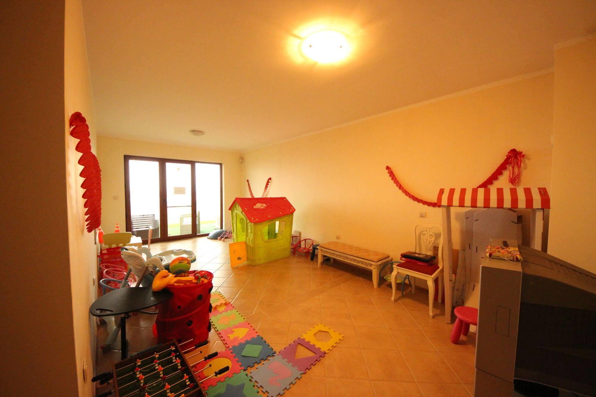 Menada Rocamar Apartments Carevo Kültér fotó